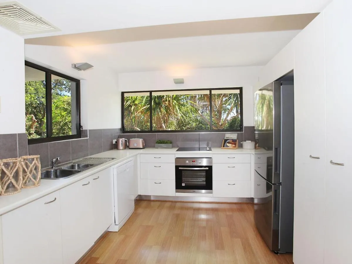 מולולאבה Windmill 4 Two Bedroom Beachside Apartment On Parkyn Parade אוסטרליה